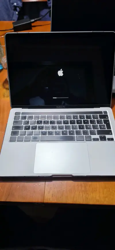 Macbook Pro año 2020 - miniatura 2
