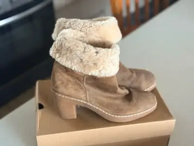 Botines café con lana interior marca 16 Hrs - miniatura 2