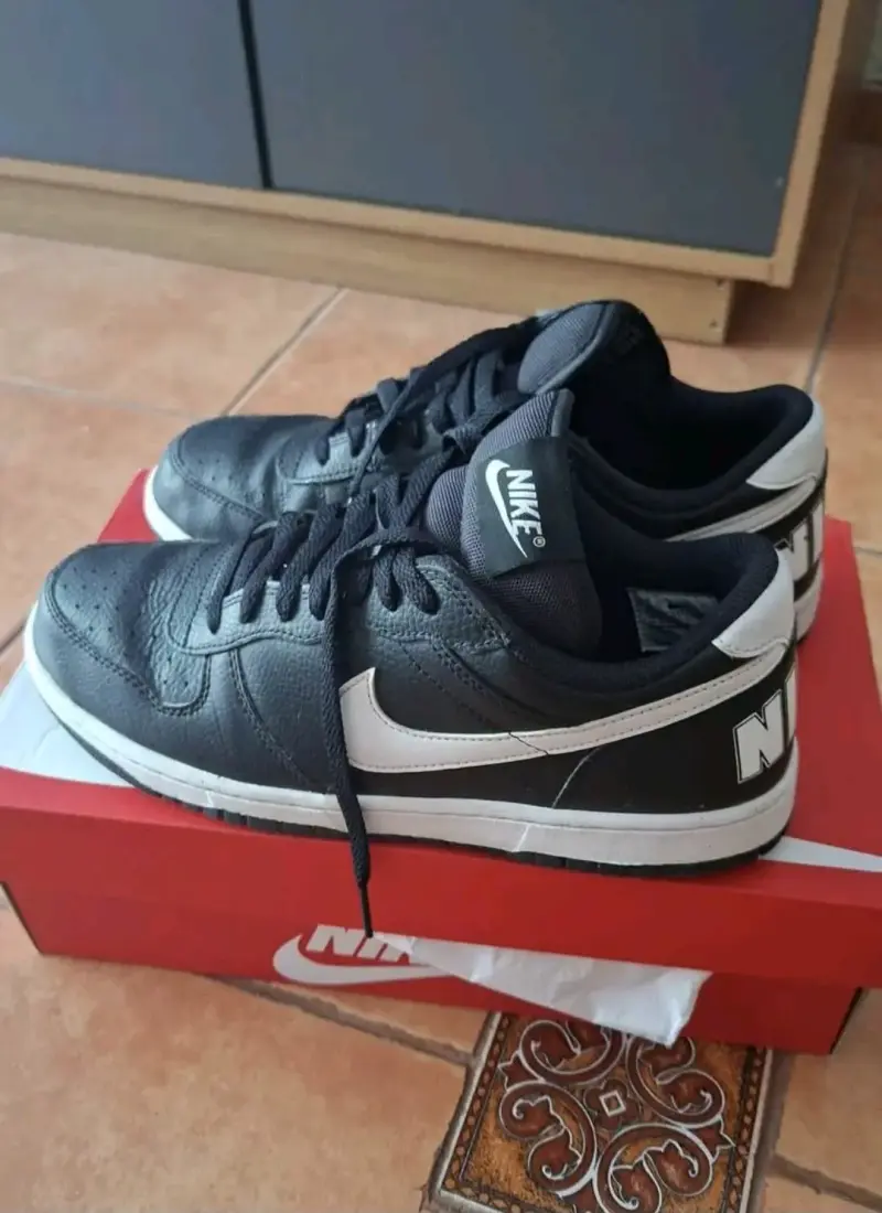 Zapatillas Nike negras y blancas talla 40 8.5 - 1
