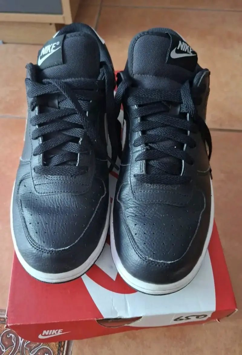 Zapatillas Nike negras y blancas talla 40 8.5 - 2