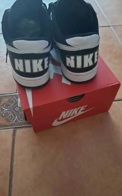Zapatillas Nike negras y blancas talla 40 8.5 - miniatura 3