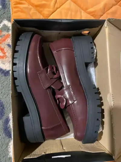 Zapatos burdeos con tacón grueso - miniatura 1