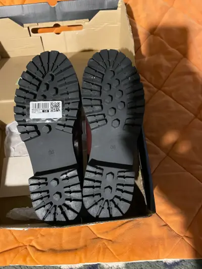 Zapatos burdeos con tacón grueso - miniatura 2