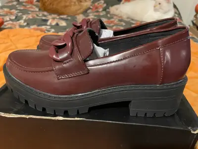 Zapatos burdeos con tacón grueso - miniatura 4