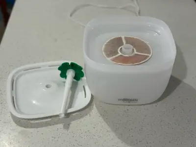 Fuente de agua para mascotas - miniatura 2