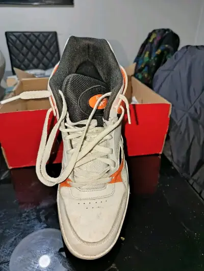 Zapatillas deportivas blancas y naranjas - miniatura 4
