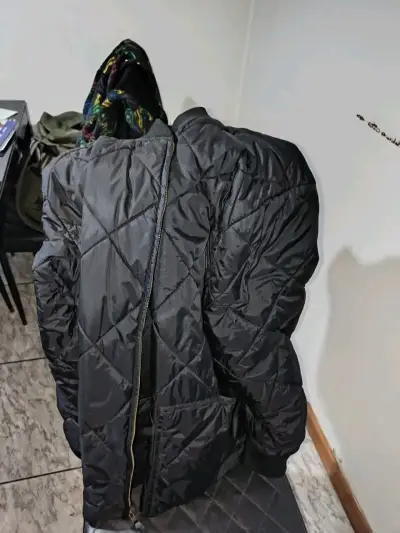 Chaqueta bomber negra acolchada - miniatura 2