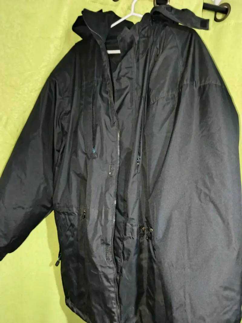Chaqueta negra impermeable - 6