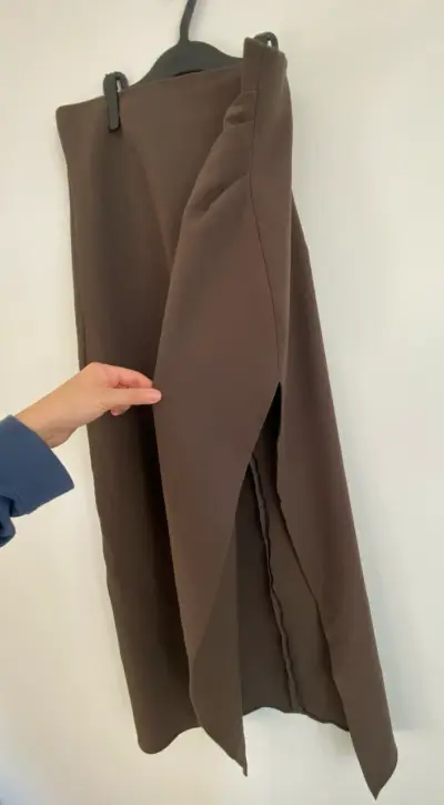 Falda Zara larga marrón con abertura - miniatura 2