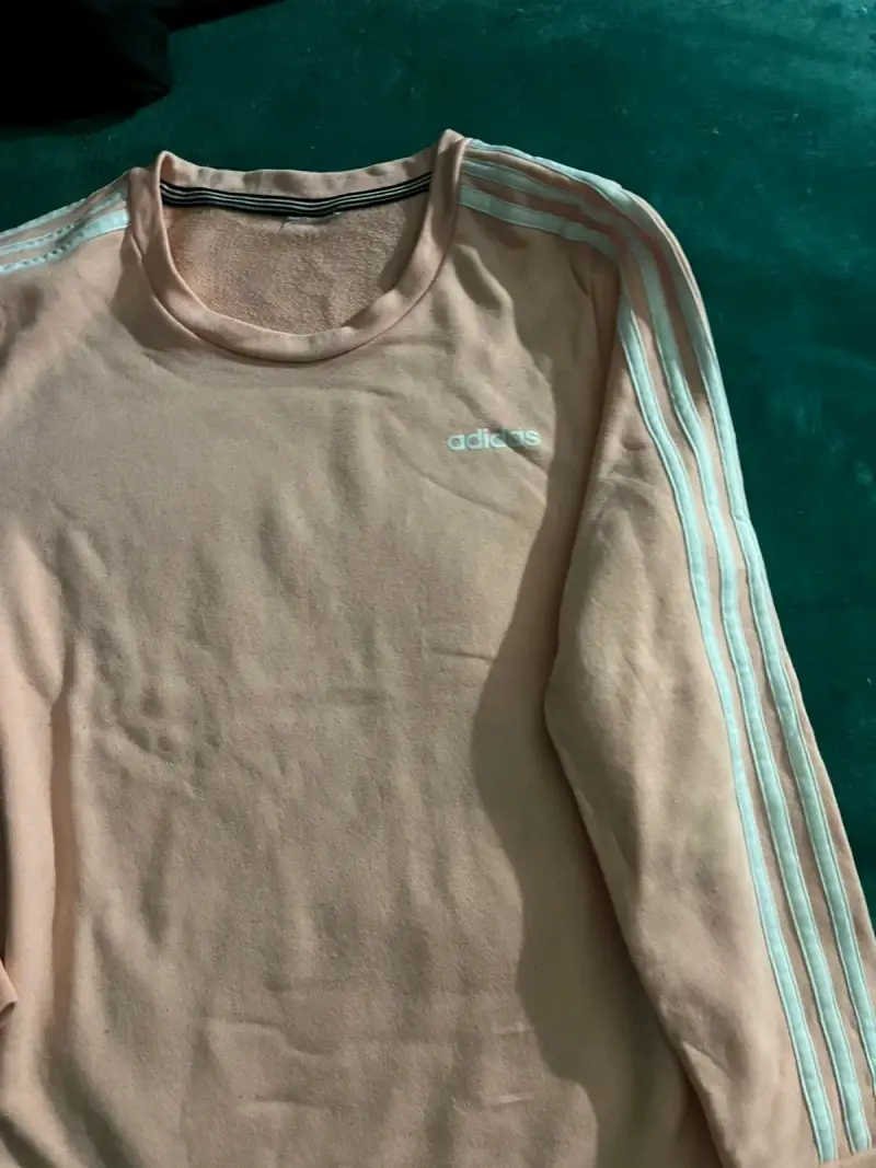 Polerón rosado Adidas con franjas - 3