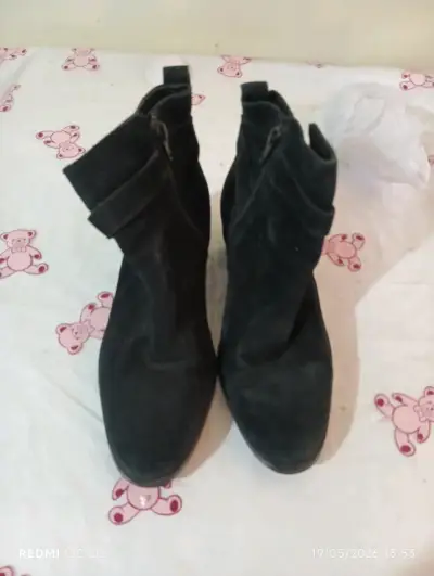 Botines negros de gamuza - miniatura 1