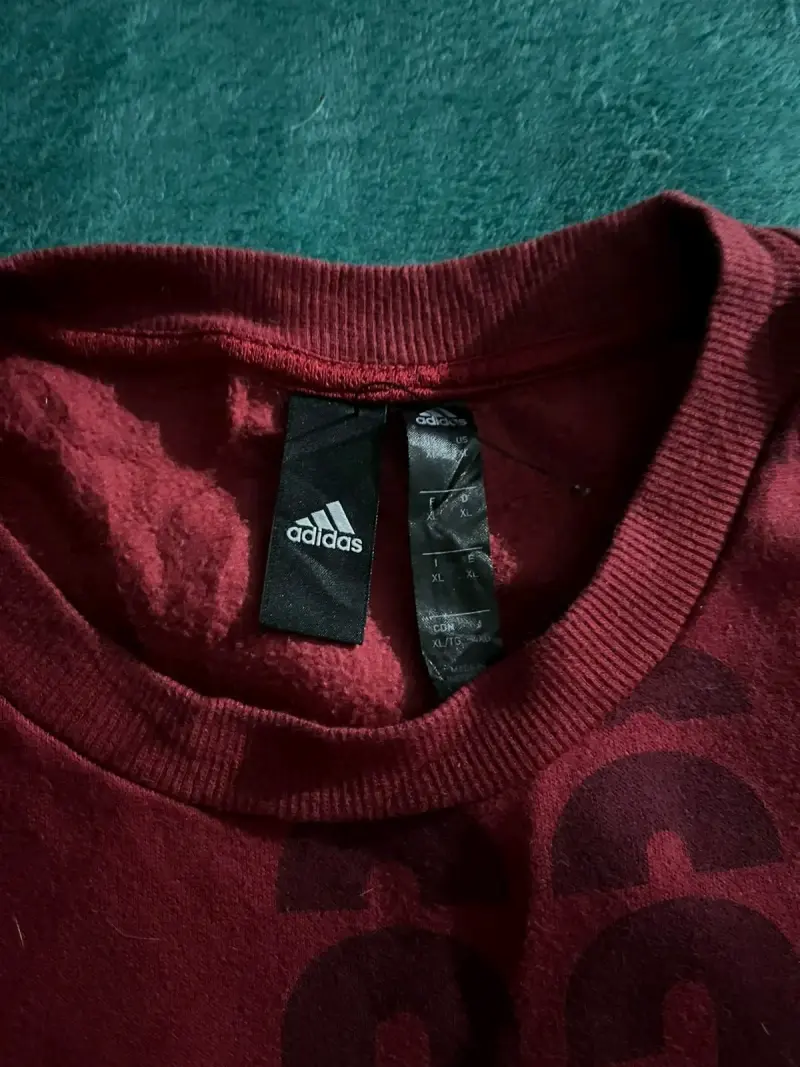 Polerón rojo Adidas estampado - 3