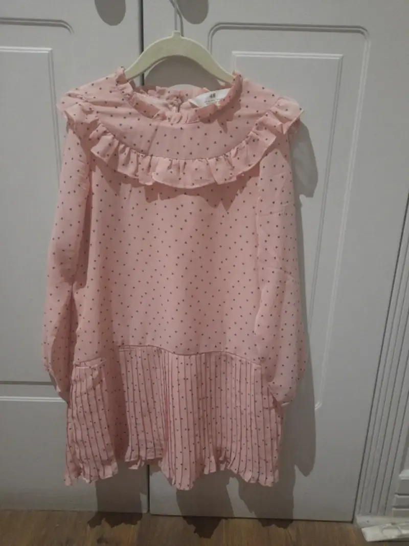 Vestido rosado con volantes - 1