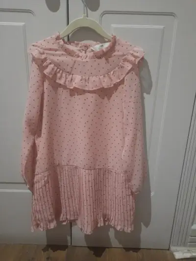 Vestido rosado con volantes - miniatura 1