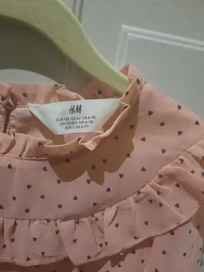 Vestido rosado con volantes - miniatura 3
