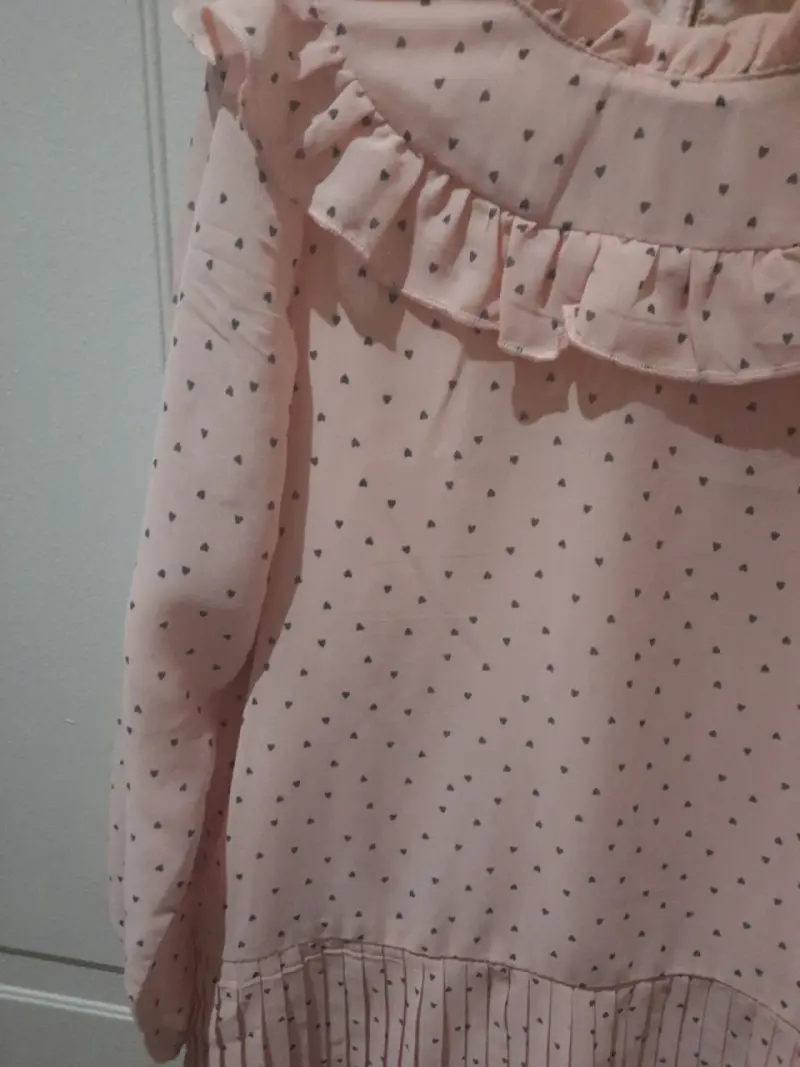 Vestido rosado con volantes - 4