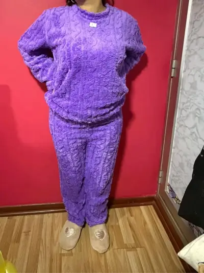 Pijama polar morado para mujer - miniatura 1