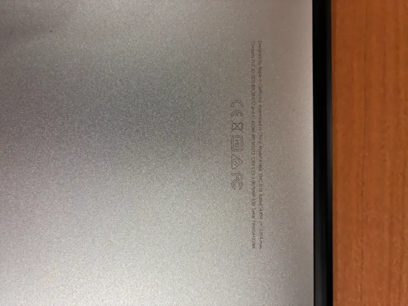 MacBook Air (13-inch, 2017) - 3