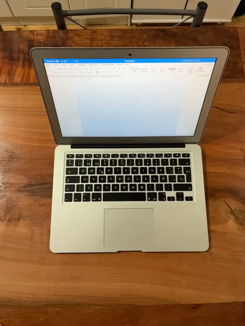 MacBook Air (13-inch, 2017) - 6