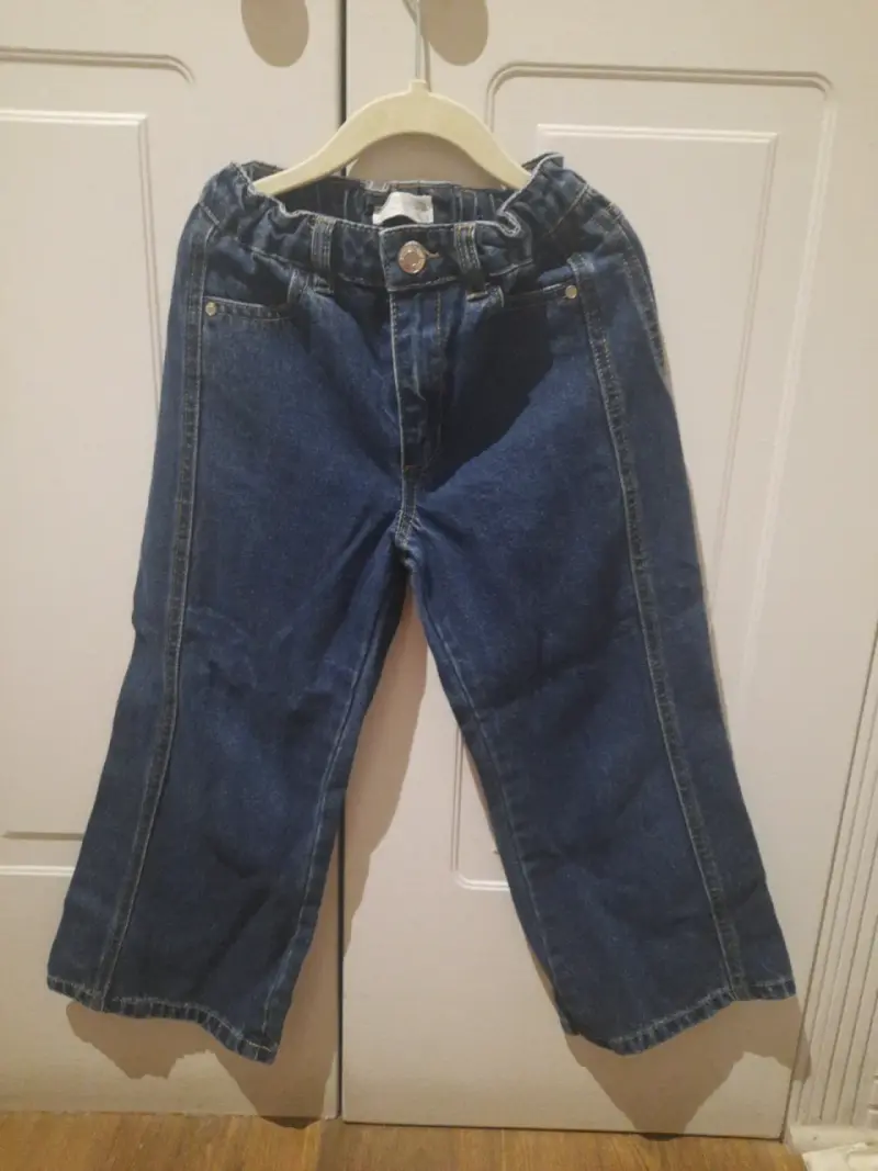 Jeans de mezclilla azul para niña