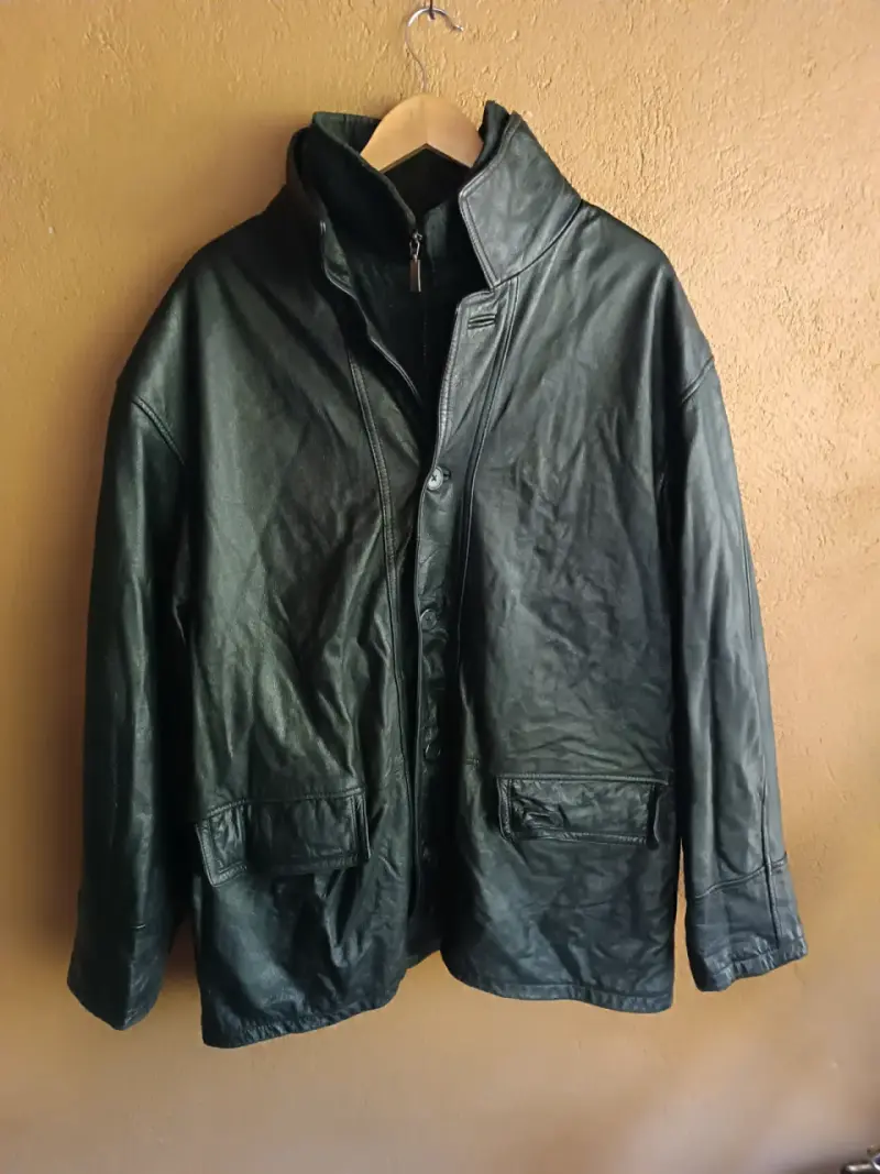 Chaqueta negra de cuero - 1