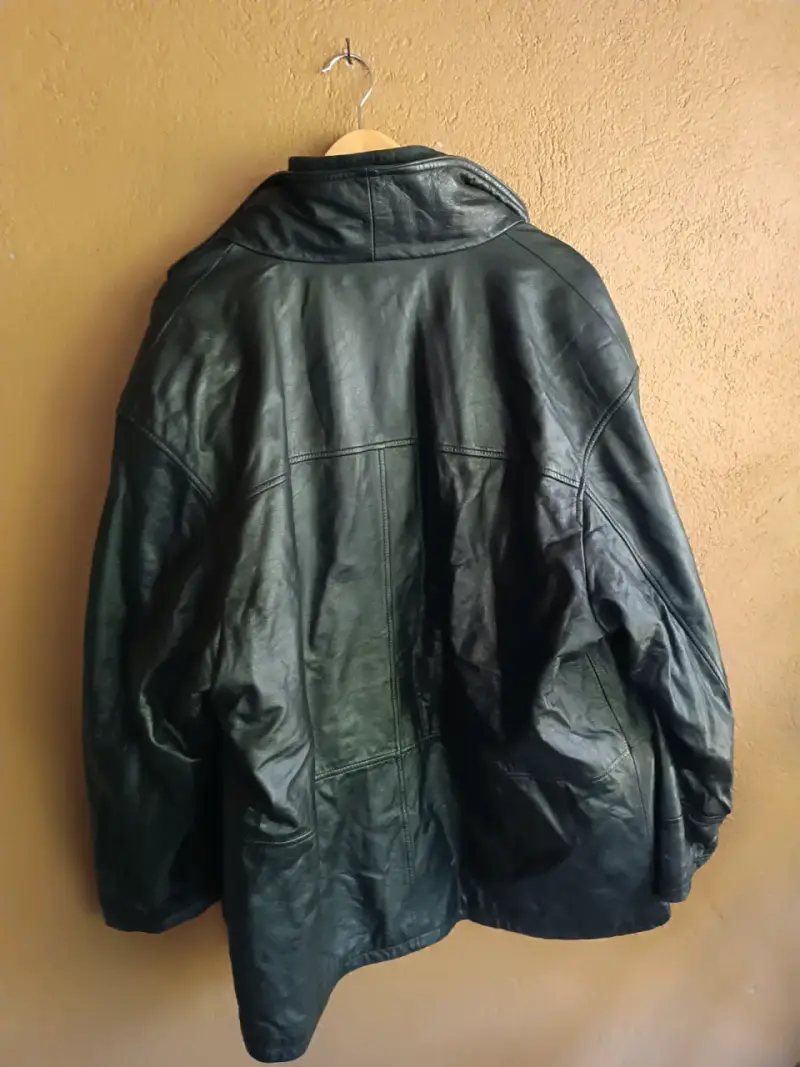 Chaqueta negra de cuero - 4
