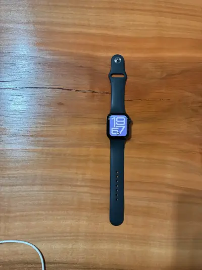 Smartwatch negro minimalista - miniatura 1