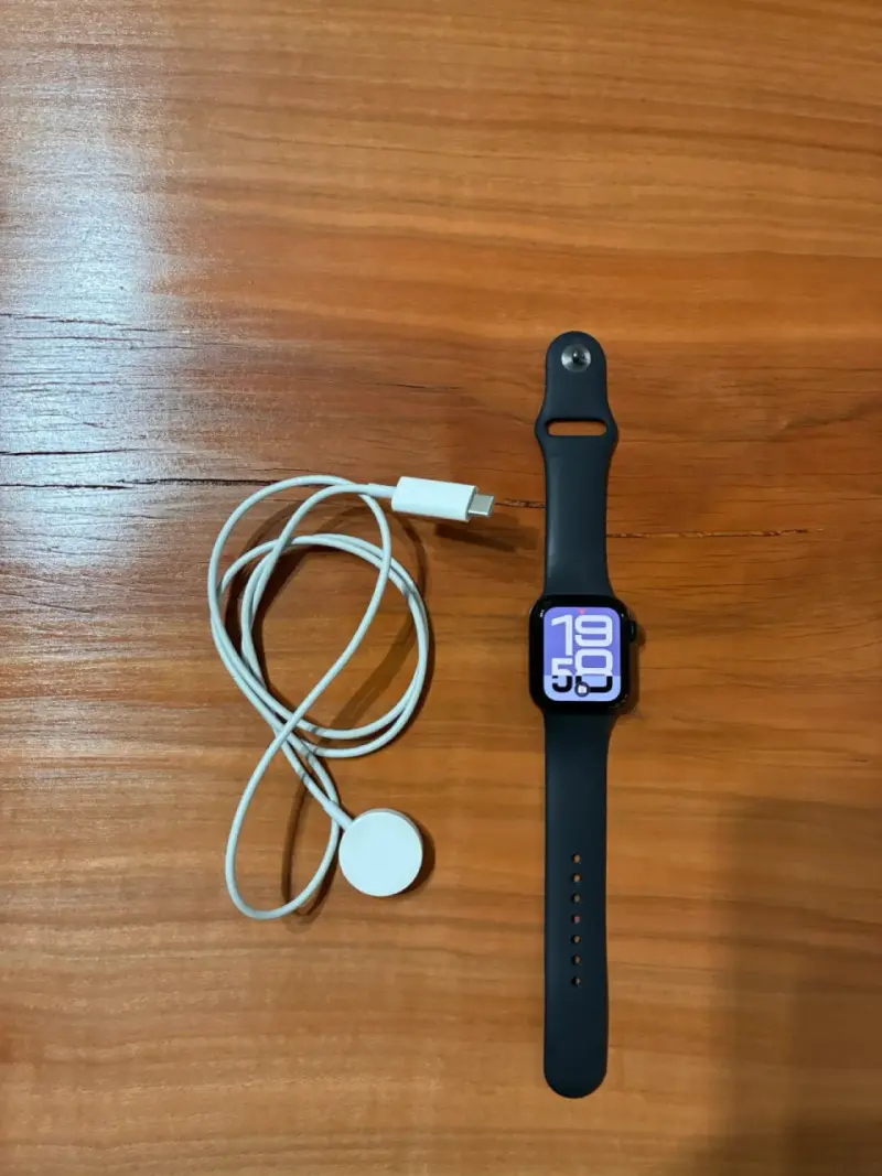 Smartwatch negro minimalista - 2