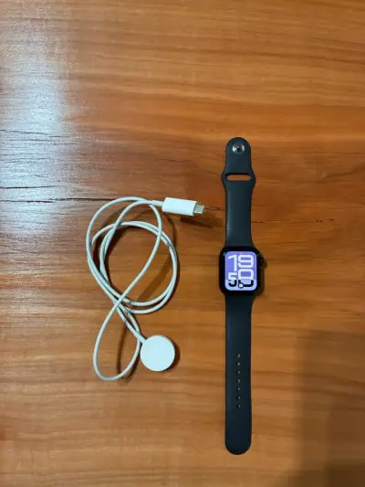 Smartwatch negro minimalista - miniatura 2