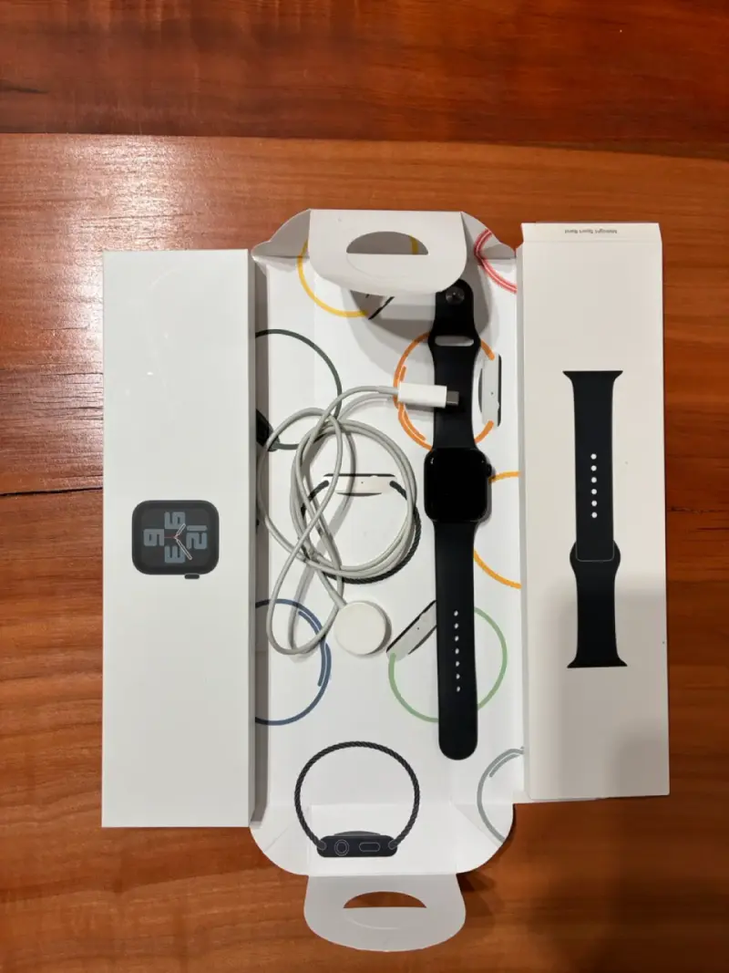 Smartwatch negro minimalista - 3
