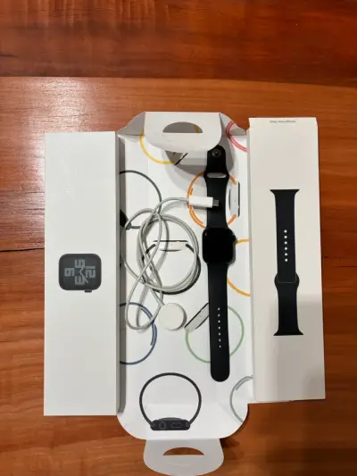 Smartwatch negro minimalista - miniatura 4