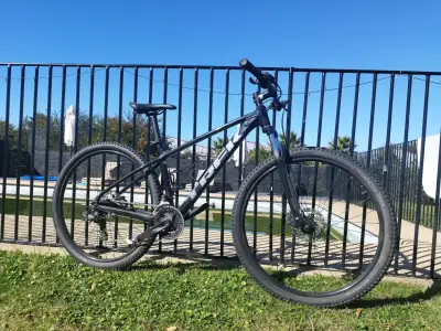 Bicicleta montaña Trek marlin 5 - miniatura 1