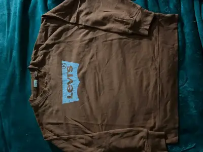 Polera marrón Levi's - miniatura 2