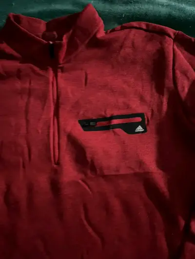 Polerón rojo con bolsillo - miniatura 3