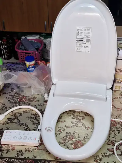 Asiento de inodoro con bidet eléctrico - miniatura 2
