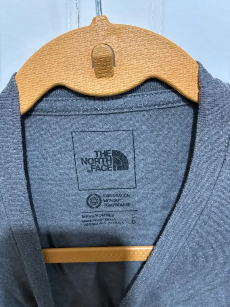 Polera gris The North Face - 3