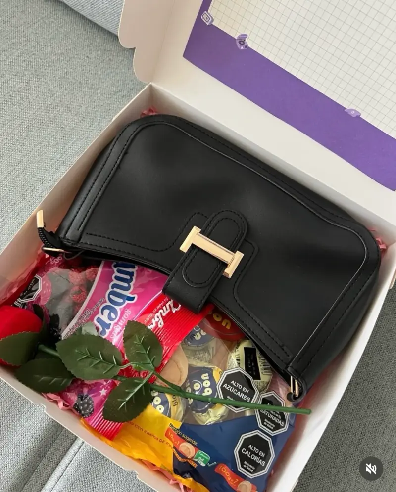 Set regalo con cartera y dulces - 1