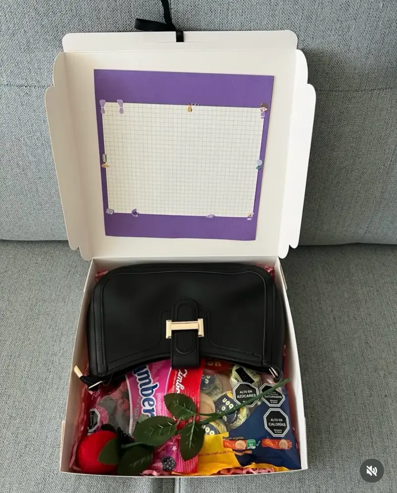 Set regalo con cartera y dulces - 2