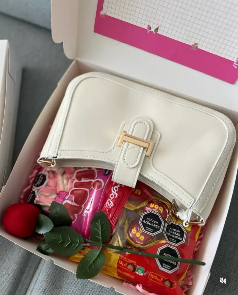 Cartera blanca elegante + caja de regalo - 1