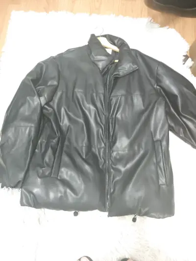 Chaqueta negra de cuerina talla, XL - miniatura 1