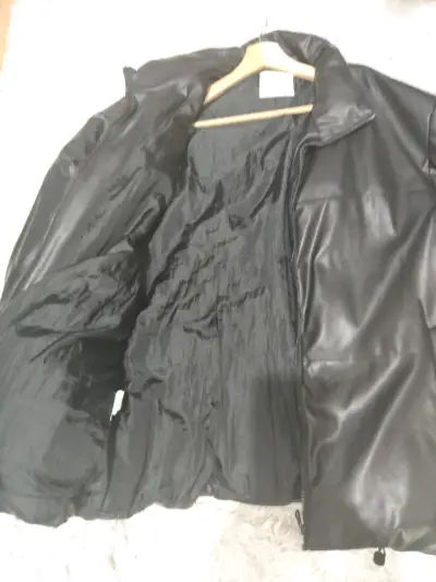 Chaqueta negra de cuerina talla, XL - miniatura 2