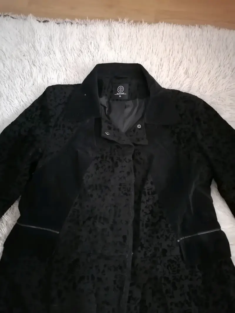 Abrigo negro estampado XL - 2