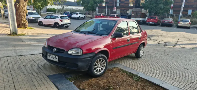Auto compacto rojo usado - 1