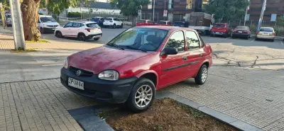 Auto compacto rojo usado - miniatura 1
