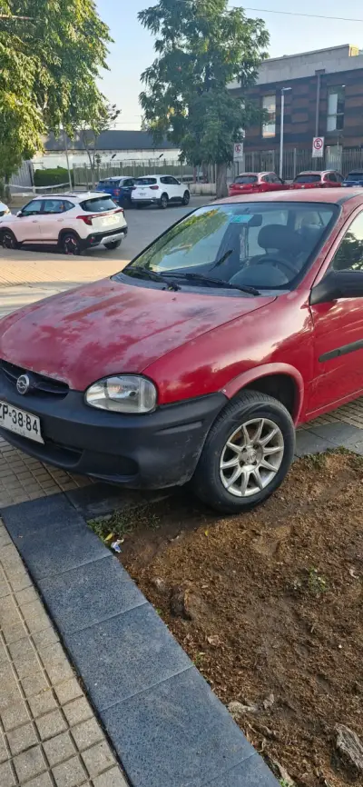 Auto compacto rojo usado - miniatura 2