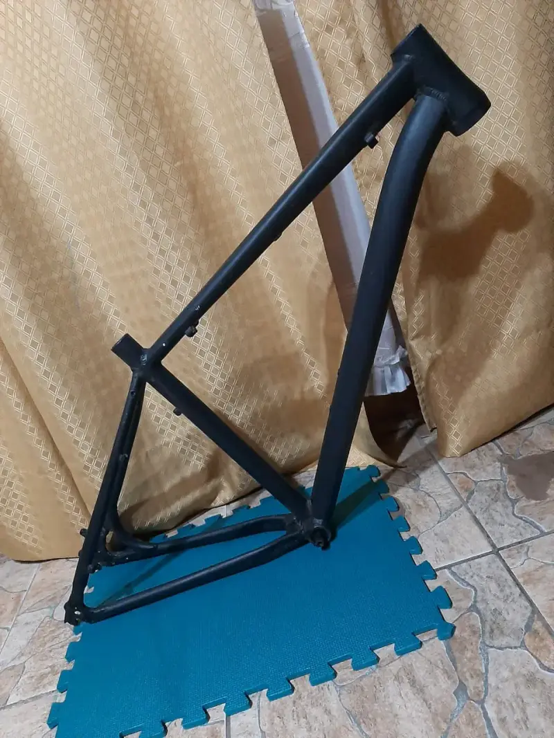Marco de bicicleta negro - 1