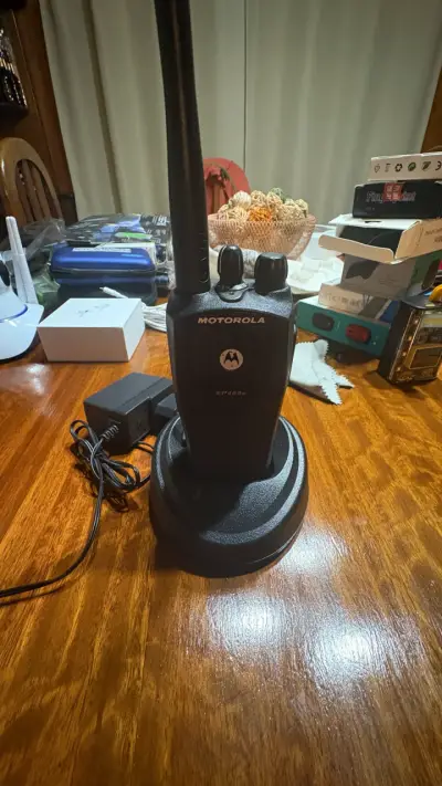 Radio Motorola EP450s con base - miniatura 1
