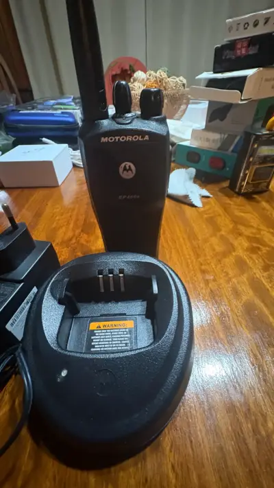 Radio Motorola EP450s con base - miniatura 3