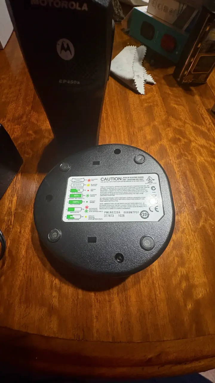 Radio Motorola EP450s con base - 4