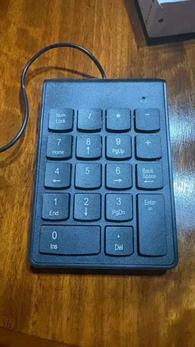 Teclado numérico USB negro - miniatura 1